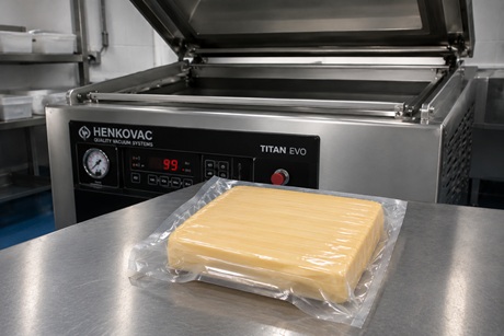 Cheese vacuum packed in chamber machine